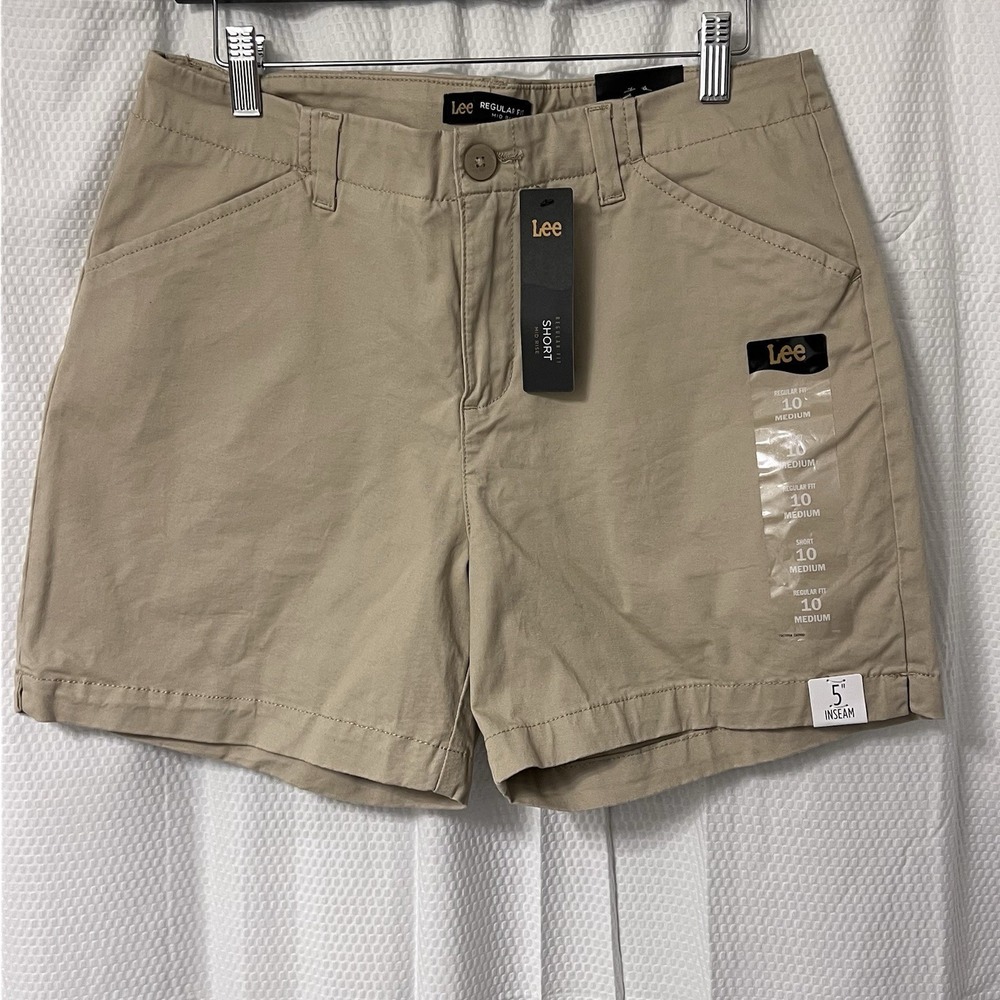 NWT Lee Brand Women's Regular Fit Mid Rise Khaki Tan Shorts 5" Inseam‎ Old Money